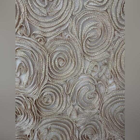 SOPRANO Nordstrom Embroidered Rosette Bodycon Mini Dress Size Juniors Small - Picture 4 of 6